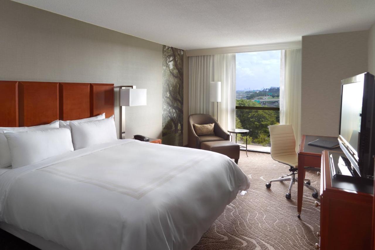 Deluxe King Room with City view, High floor