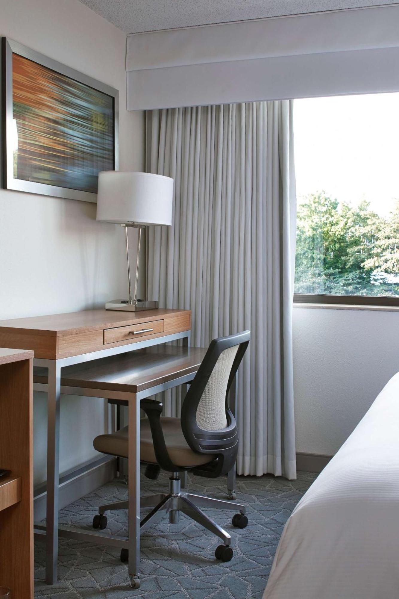 Habitación con cama extragrande.