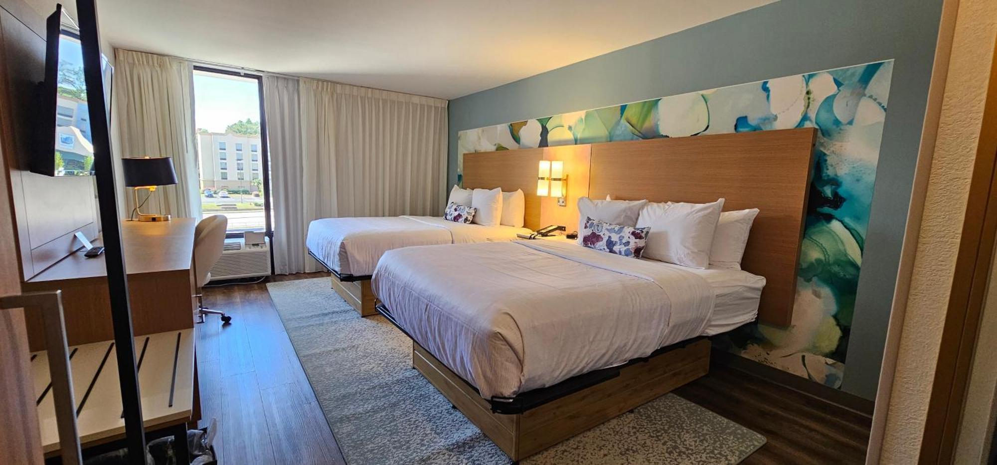 Kamer met 2 Queensize Bedden en Uitzicht op het Zwembad - Rookvrij
