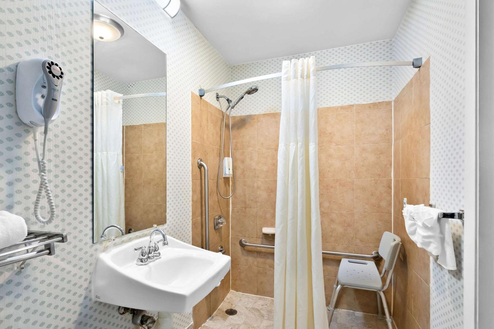 King Room Accessible Interior Access No Pets,1628648450:JPEG