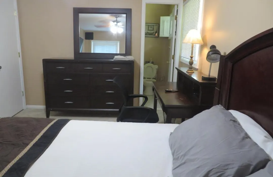 Atlanta Hartsfield Airport Guesthouse - Netflix Disney Amzn-1