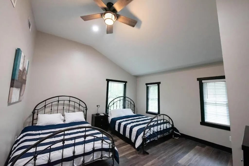 1764 Spring Avenue Apt 2-1