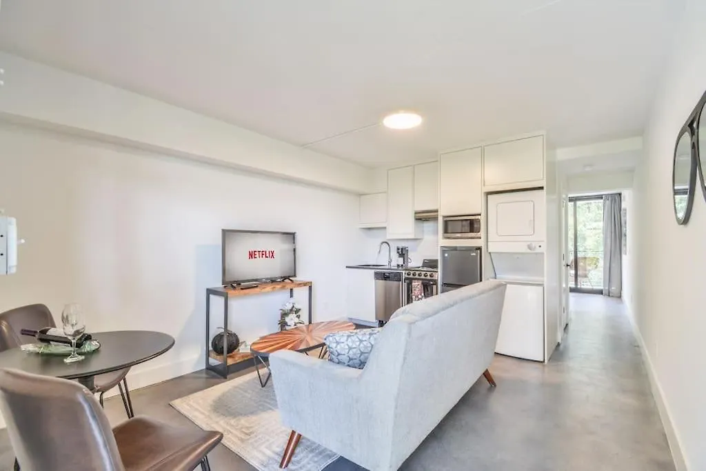 Modern Decor Hide Away In The Heart Of Midtown Atlanta-1