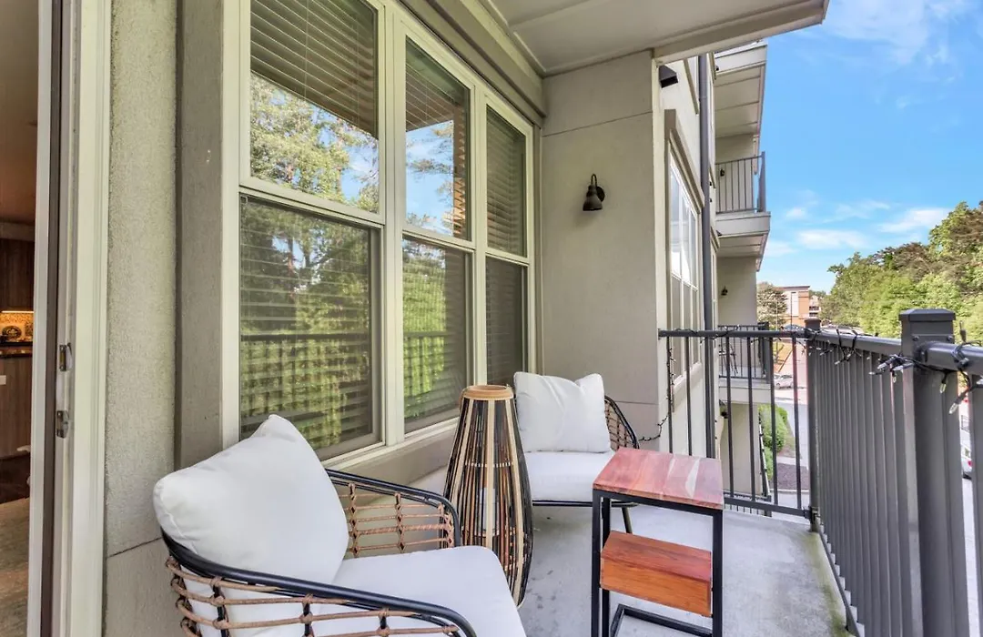North Atlanta Oasis - 6 Guests - Balcony - Pool - Free Parking And Wifi-1
