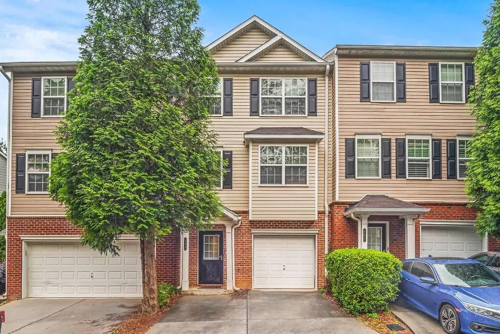 Charming Multilevel 4 Bedroom Townhouse-1