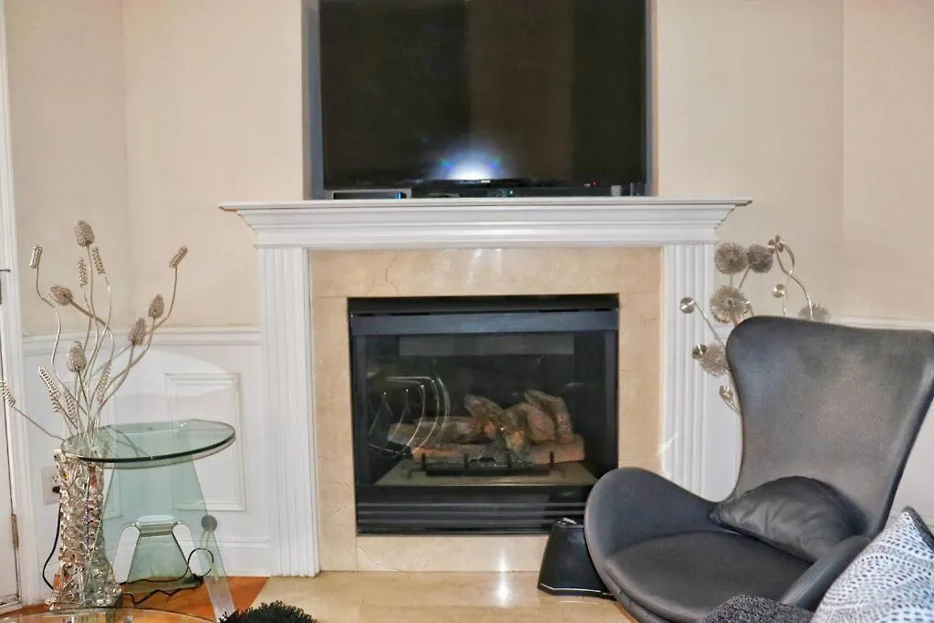 Gorgeous Downtown Home Ideal For Long Term Stays-1