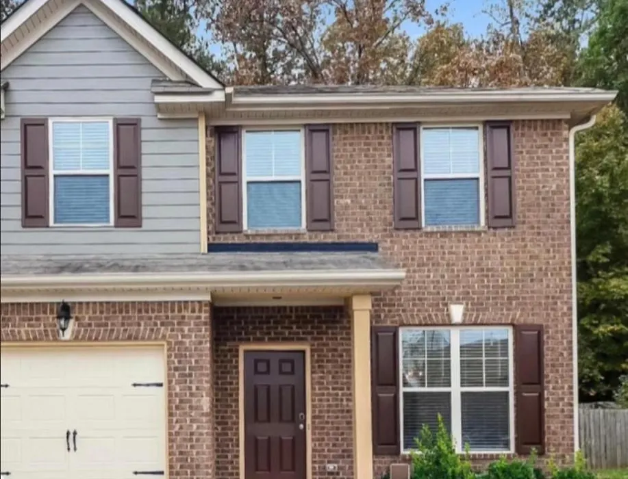 Cozy Retreat Home 3 Bedroom 2.5 Bath W/ Fireplace!-1