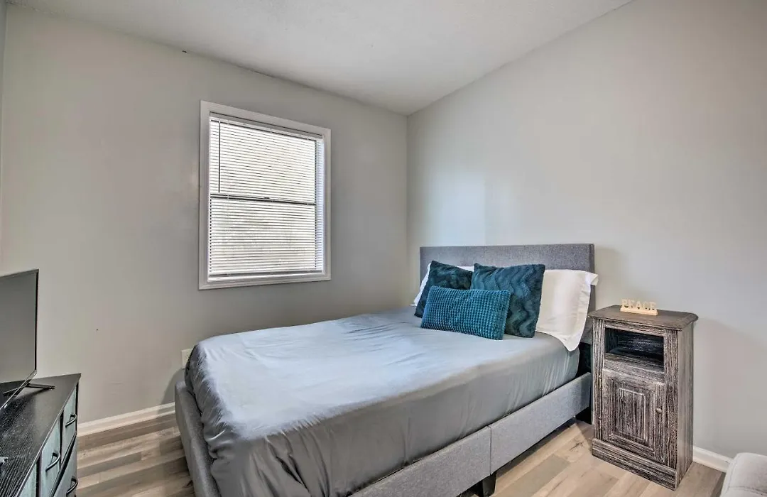 Cozy Townhome 13 Mi To Downtown Atlanta!-1