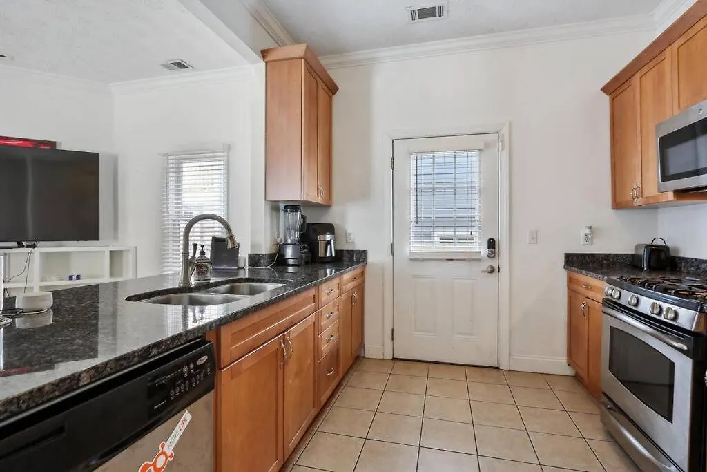 Modern 3 Bedroom On Atlanta Beltline With A Stunning View Of The Skyline-1