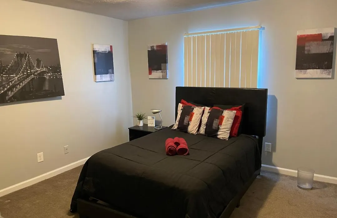 2Bdrm Comfortable Townhome 5 Mins From Airport-1