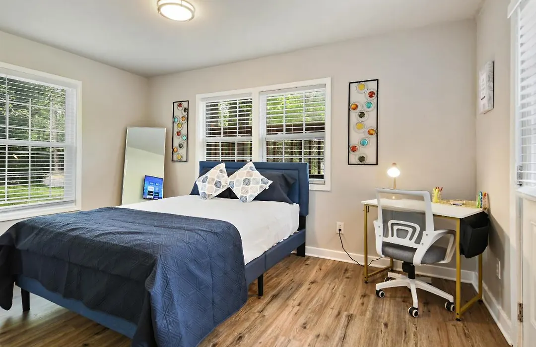 Cozy Home Near Downtown & Airport-1