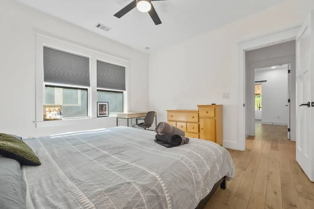 Designer Home: King Beds, Luxe Bath+Free Parking!-1