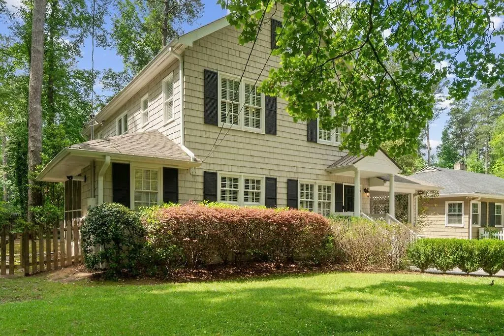 Central Buckhead Luxe Home, Outdoor Fire Pit-1