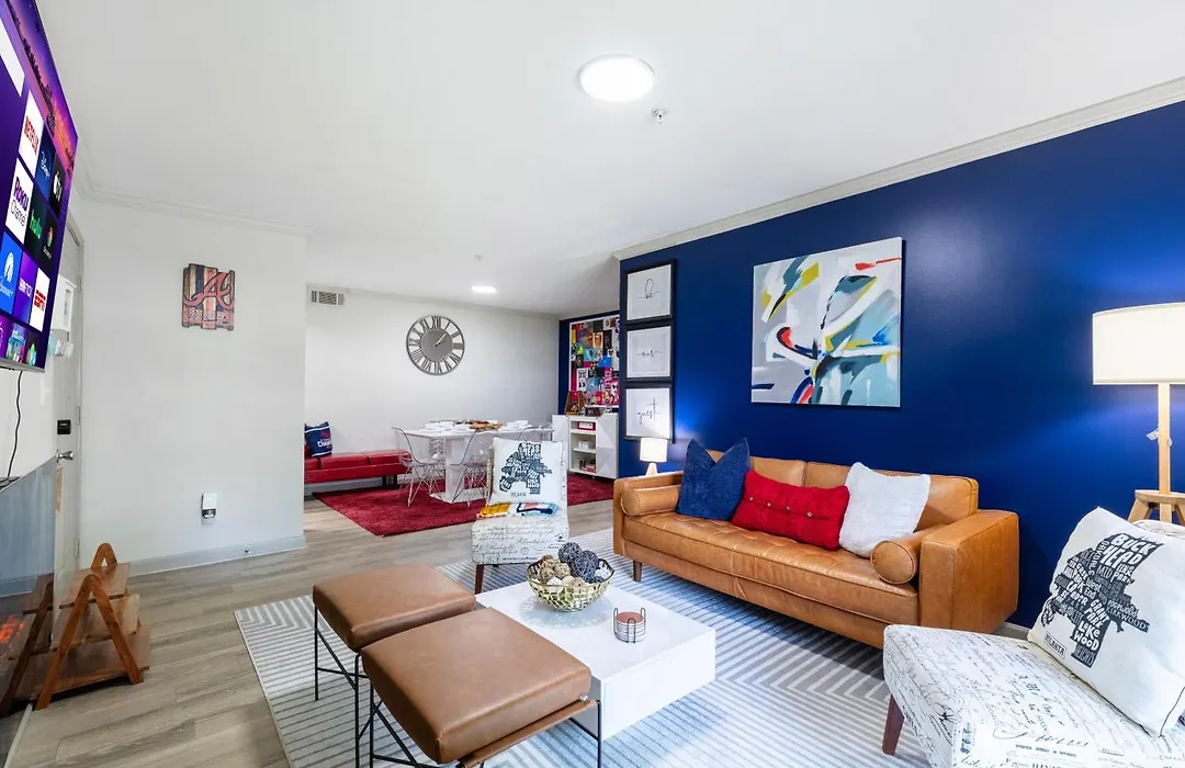 Modern Swank Luxury Aptmins The Battery3Bd2Br-1