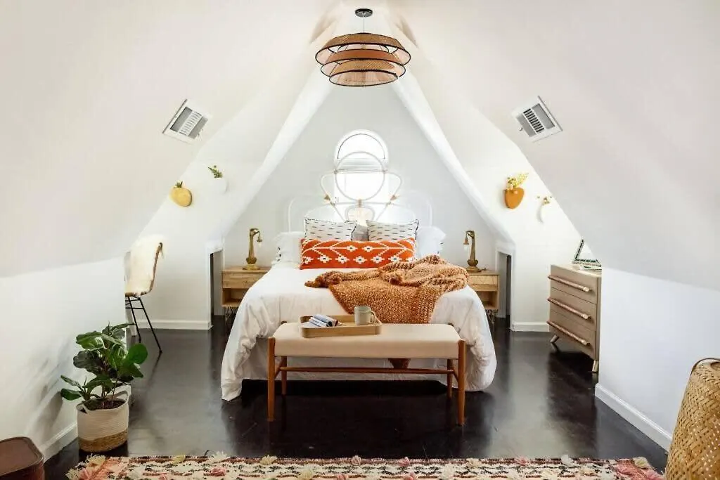 Penthouse Lux-1