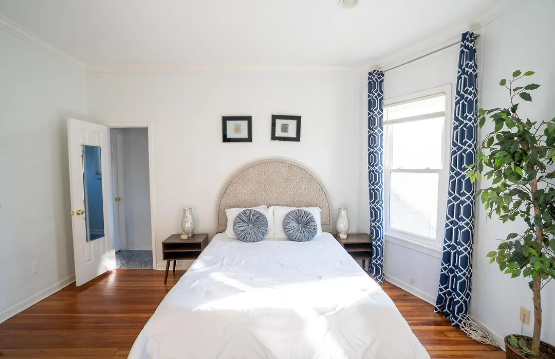 Spacious 2 Bed Apt In Atlanta Near Piedmont Park-1