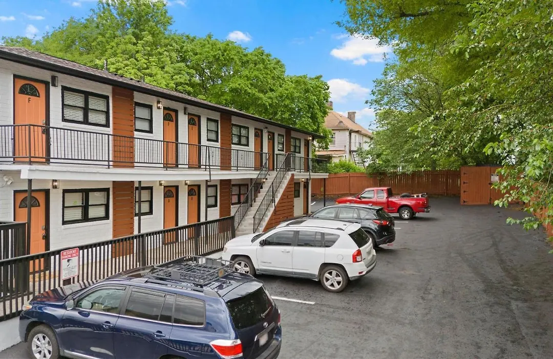 Skid Row Chateau- Renovated Mechanicsville Apt-1