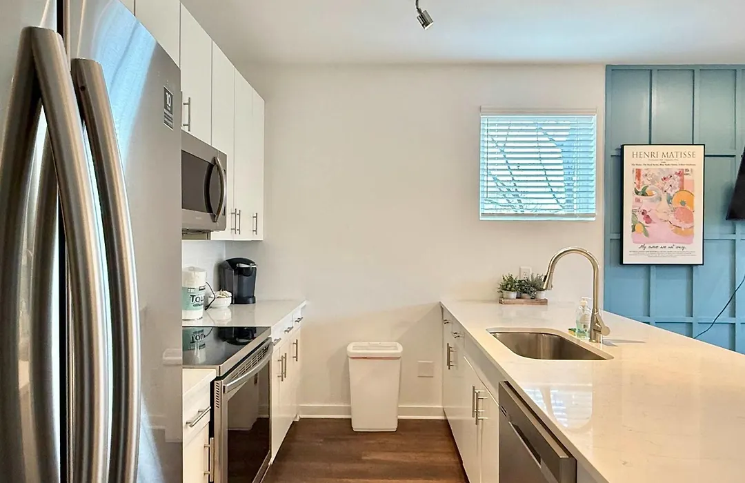 New Downtown Atl Condo Washer Dryer 542Blvd107-1