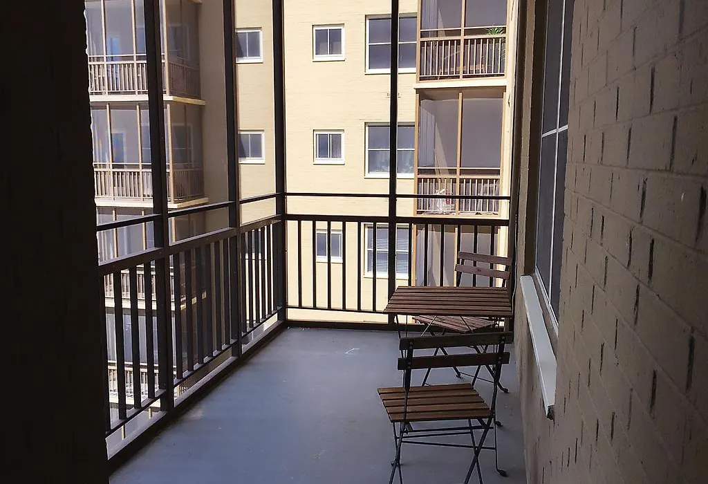 Downtown 1 Bedroom Apartment 18H-1