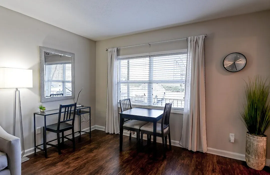 City Center Location With 2 4K Hdtv'S & King Bed-1