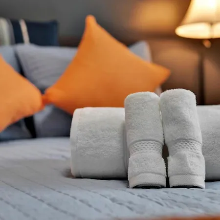 Business Traveler Retreat In Historic West End-2