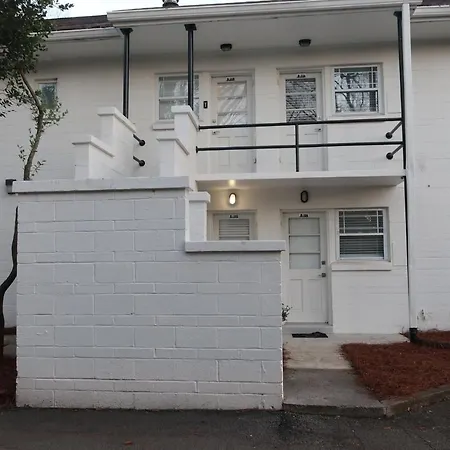 Cozy/Stylish Studio Apt Off Of Peach Tree Street-2