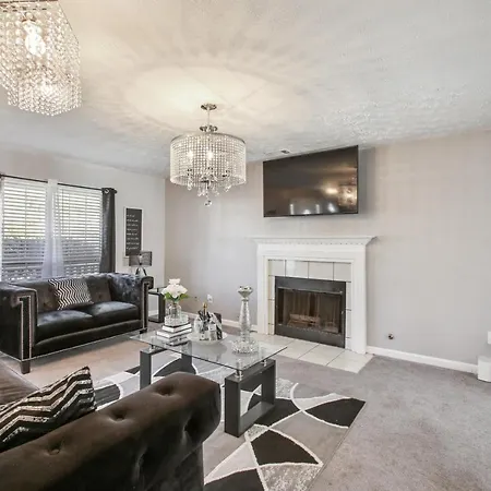Diamonds Are Forever 4 Bedroom Home With Hot Tub-3