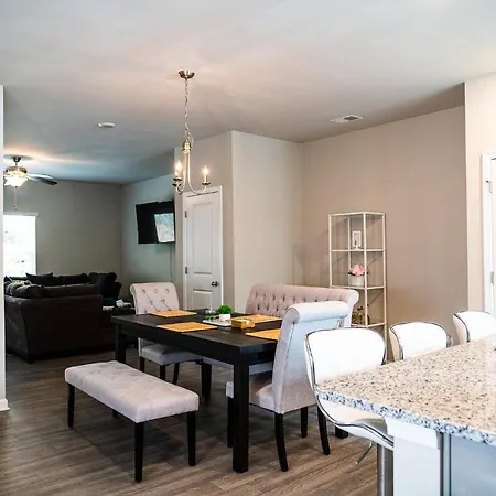 Modern 3 Bedroom Near Atl Downtown, Midtown &Airport With Remote Work-2