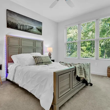 North Atlanta Oasis - 6 Guests - Balcony - Pool - Free Parking And Wifi-2