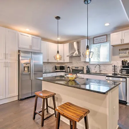 Stylish College Park Home W/ Private Garden!-3