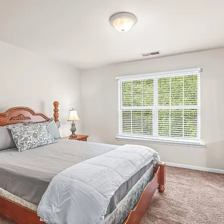 Charming Multilevel 4 Bedroom Townhouse-2