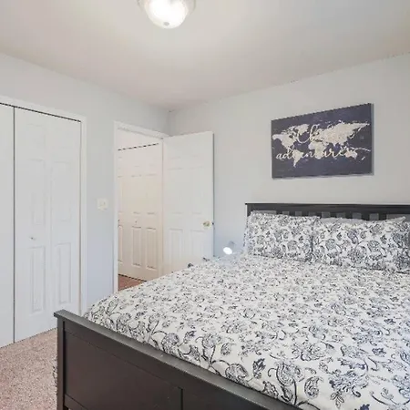 Beautiful Cozy 3-Bedroom Townhome Retreat-3