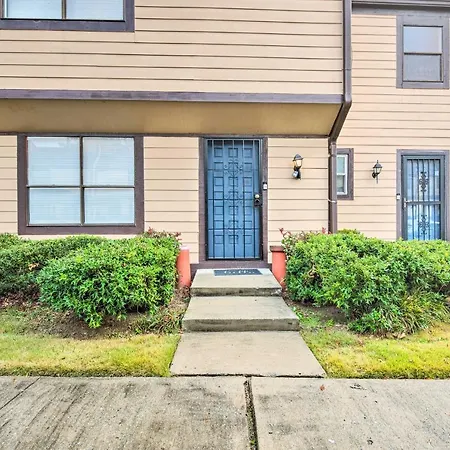 Cozy Townhome 13 Mi To Downtown Atlanta!-2