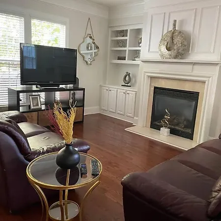 Spacious Townhome Close To Braves Stadium-2