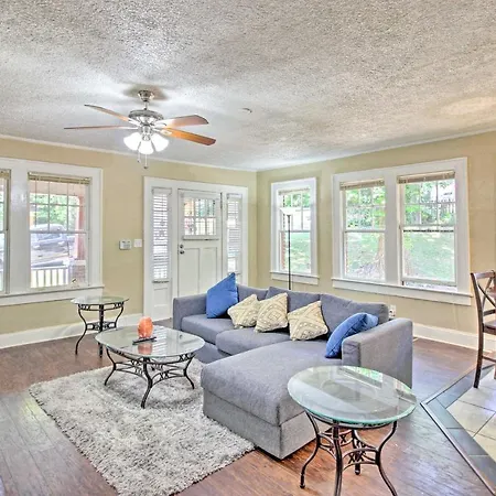 Spacious Atlanta Townhome With Porch And Mod Interior!-3