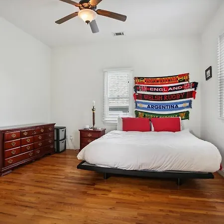Modern 3 Bedroom On Atlanta Beltline With A Stunning View Of The Skyline-2