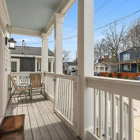 Modern 3 Bedroom On Atlanta Beltline With A Stunning View Of The Skyline-3