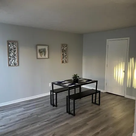 2Bdrm Comfortable Townhome 5 Mins From Airport-3