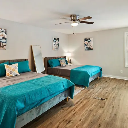 Cozy Home Near Downtown & Airport-2