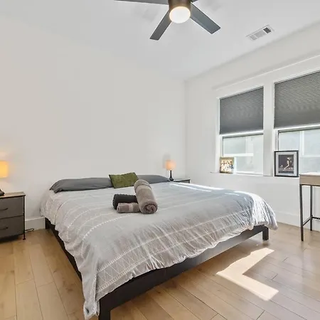 Designer Home: King Beds, Luxe Bath+Free Parking!-2