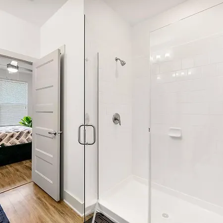 New!!! Walk To The Braves Stadium 2 Bedroom Suite-2