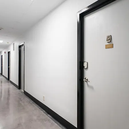 21Floor-Renovated 2Br,1Bath King And Queen Bed And Parking-2