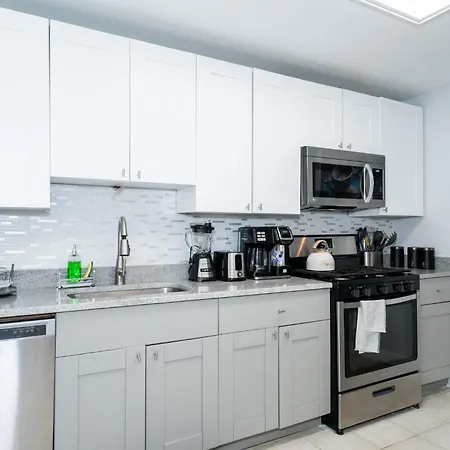 21Floor-Renovated 2Br,1Bath King And Queen Bed And Parking-3