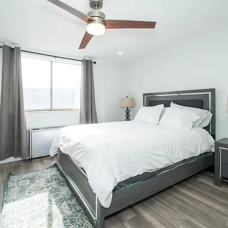 Just Renovated 3 Br/2Bath/ Parking+ Downtown View-3