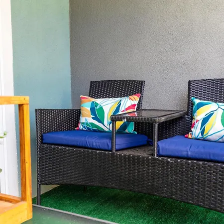 Modern Swank Luxury Aptmins The Battery3Bd2Br-3