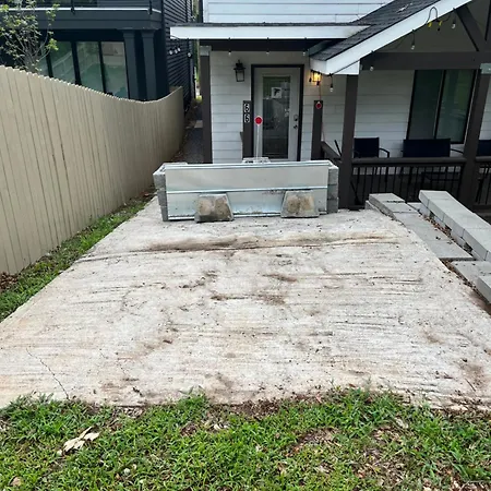 Atlanta Unit 2 Room 3 - Atlanta Bests Kept Secret Private Bedroom & Bathroom-3