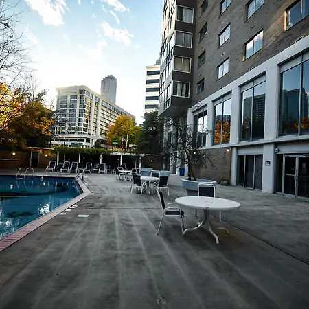 Perfect Dtwn 2 Bed Condo With Cali King Bed And Gym-3