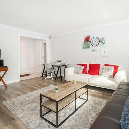 2Br,1 Bath, Free Parking, Concierge Building Downtown #153-2