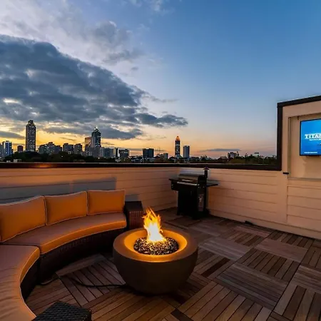 Luxurious Midtown Home Rooftop Views By Silverx-3