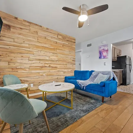 Skid Row Chateau- Renovated Mechanicsville Apt-2